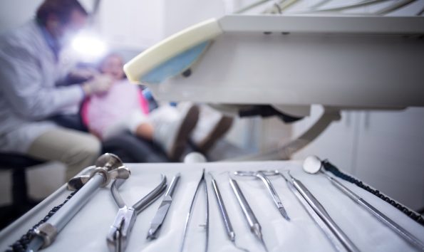 کارشناس فنی تجهیزات دندانپزشکی